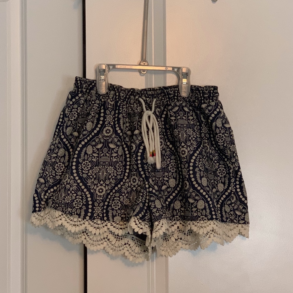 Joanna Gaines with Matilda Jane Navy Blue shorts